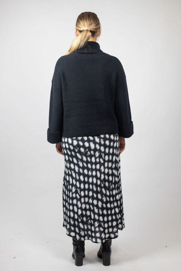 Cuffed Sleeve Jumper Black - Image 5