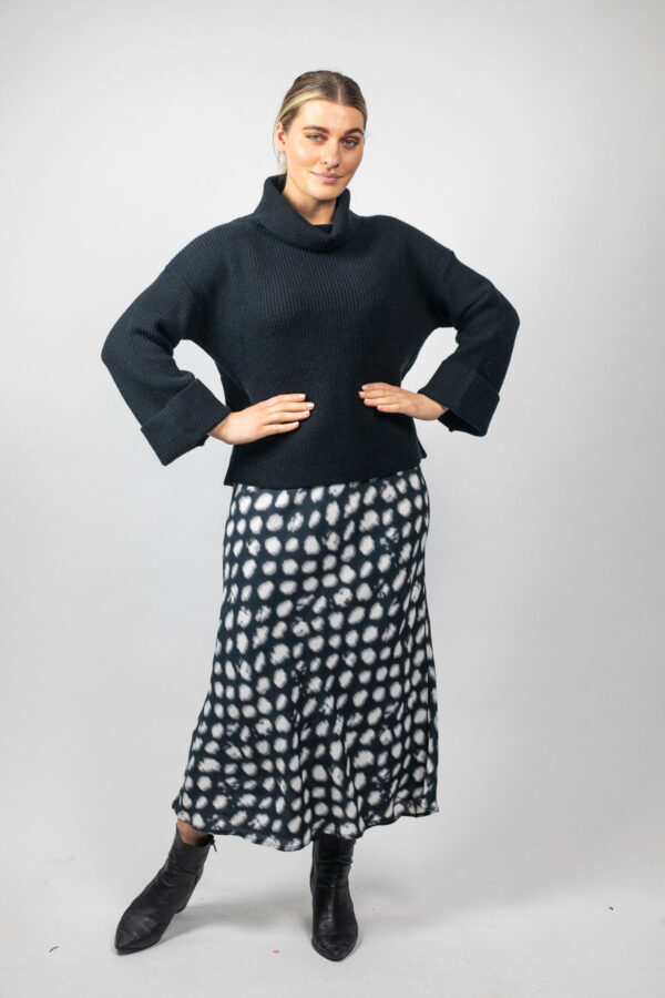 Cuffed Sleeve Jumper Black - Image 4